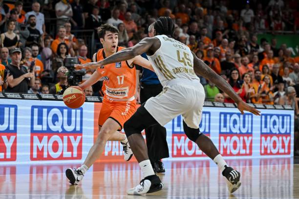 在防守端的 在防守端的